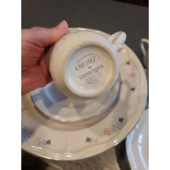 VTG Stoneware Set Country Home Trenditions Geese 7 dinner plates 4 cups/saucers